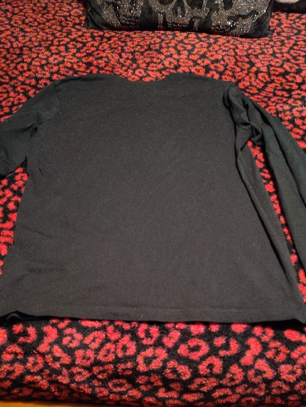 Gymshark Black Long Sleeve Crew with White Chest Logo - Picture 4 of 4